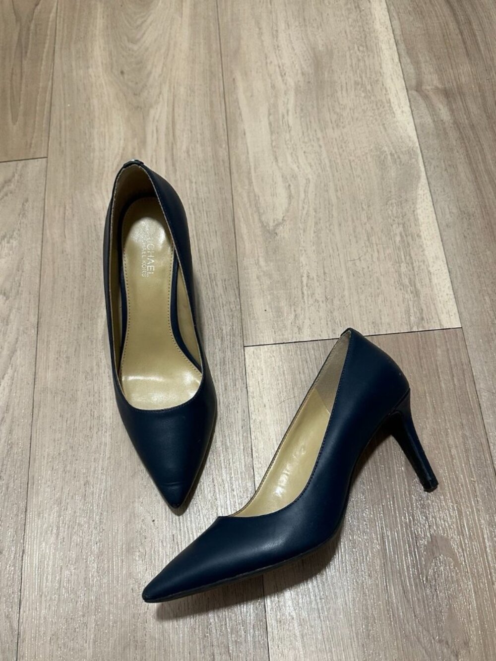Michael Kors Alina Flex Leather Pointed Toe Pump - Picture 3 of 4